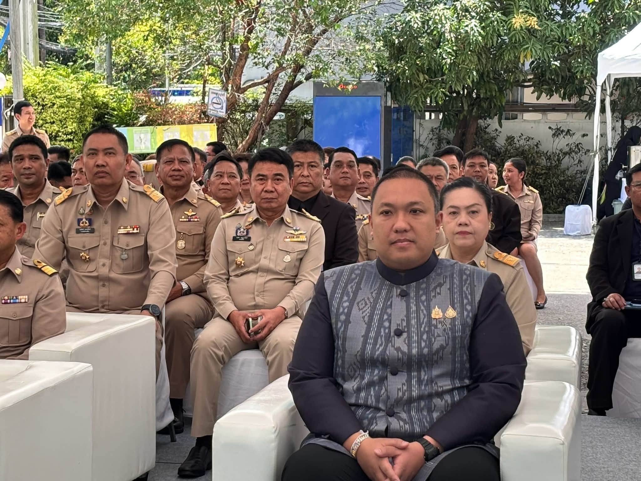 title - ผู้ตรวจราชการ ส.ป.ก. เข้าร่วมพิธีเปิดสำนักงานที่ดินอิเล็กทรอนิกส์ต่างสำนักงานแบบออนไลน์และสำนักงานที่ดินอิเล็กทรอนิกส์ทั้งระบบ